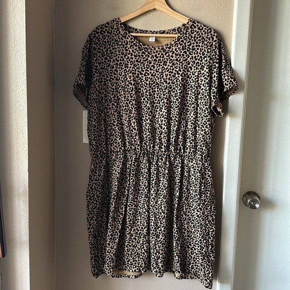 OLD NAVY Short Sleeve Animal Print Mini Dress - Picture 2 of 8